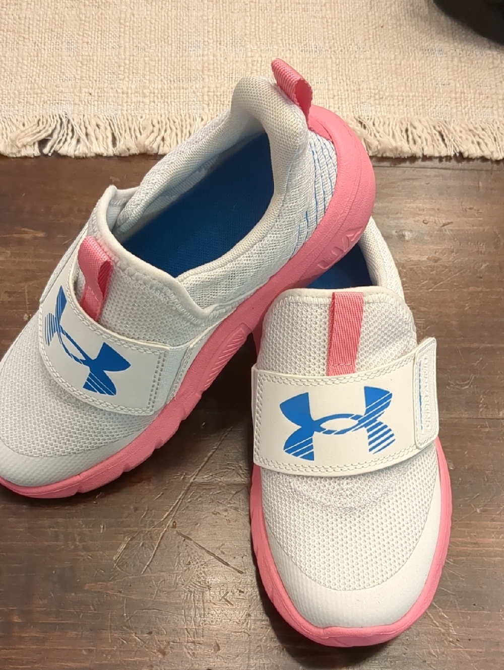 New Without box Girls Under Armour Sneakers
